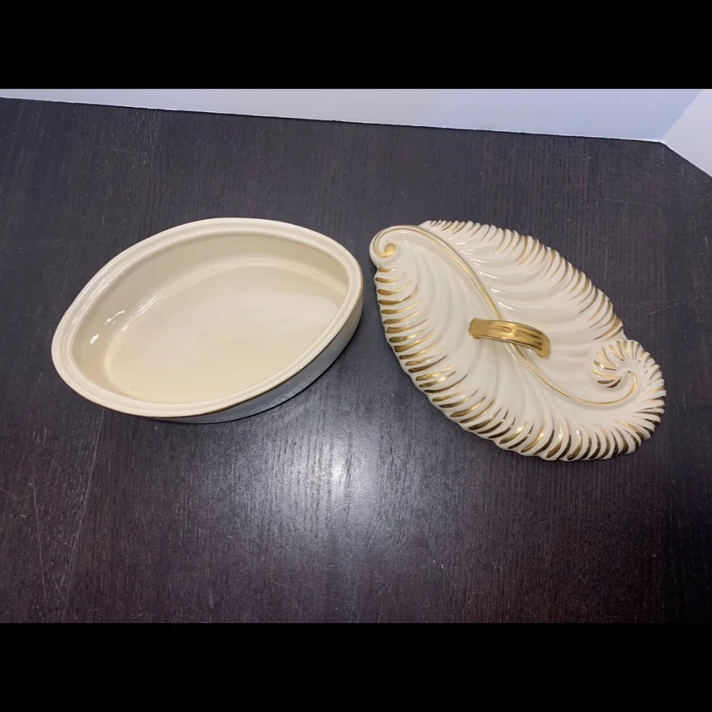 Oval Ceramic Trinket/Vanity Box - Ivory/Gold Ceramic Box with Plume Feather Lid